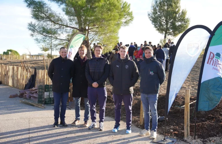 Bosquet fruitier à Malbosc : le MHB plante pour demain